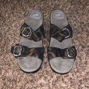 Dansko Metallic 2 Strap Sandal Wedge Size 8
